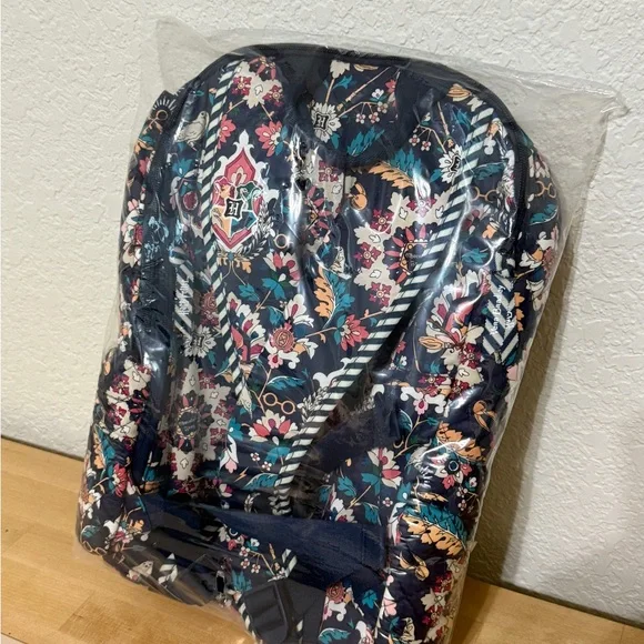 New Vera Bradley Harry Potter Backpack - Picture 2 of 3